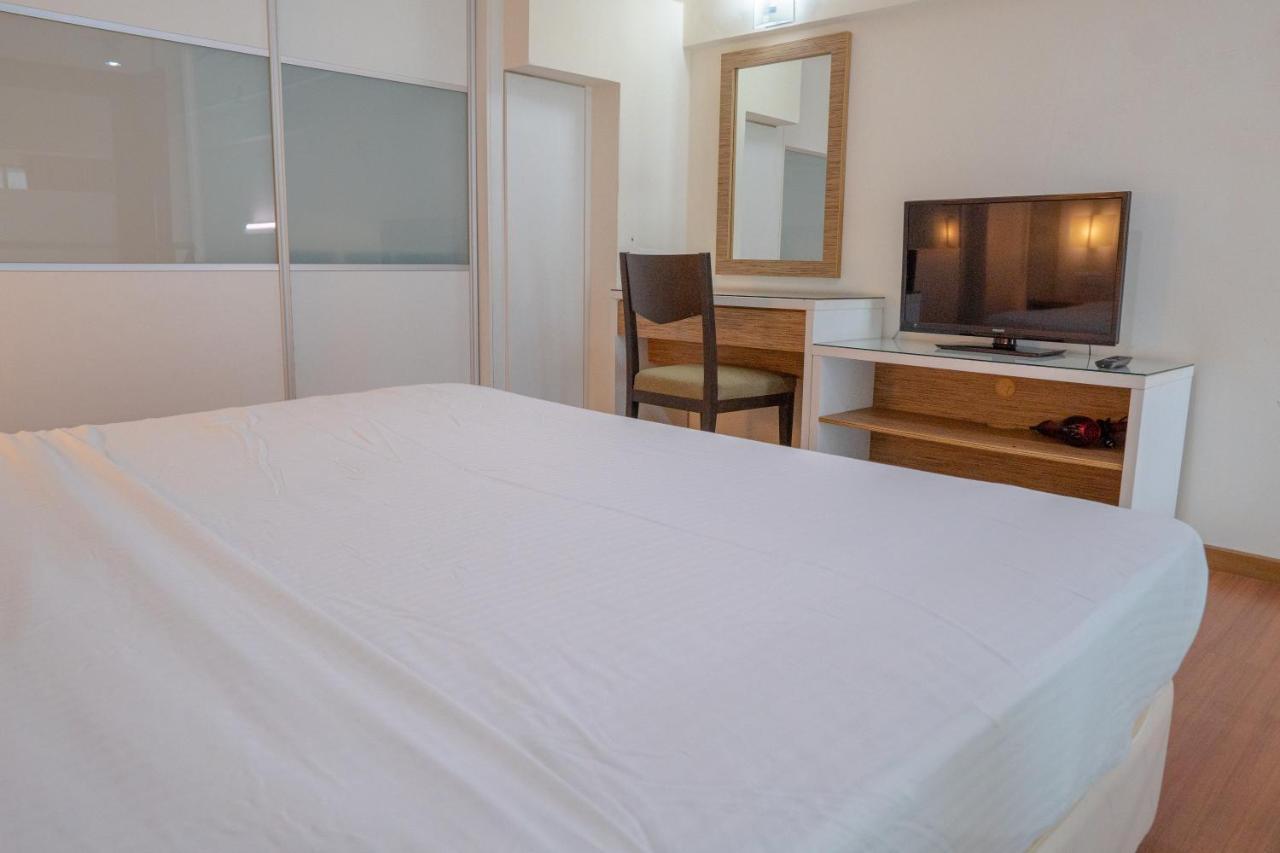 The Ceo Executive Suites Баян Лепас Екстериор снимка