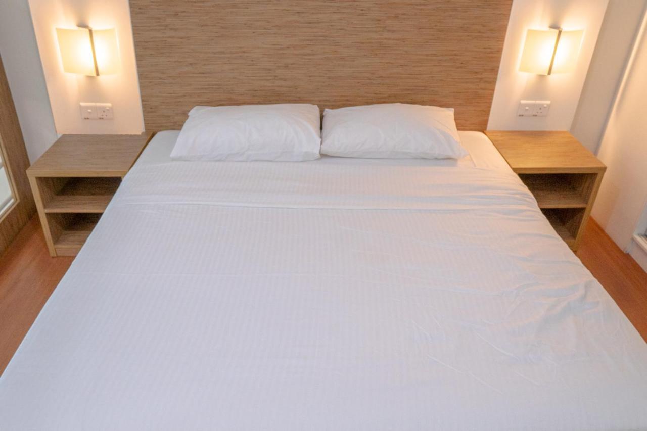 The Ceo Executive Suites Баян Лепас Екстериор снимка