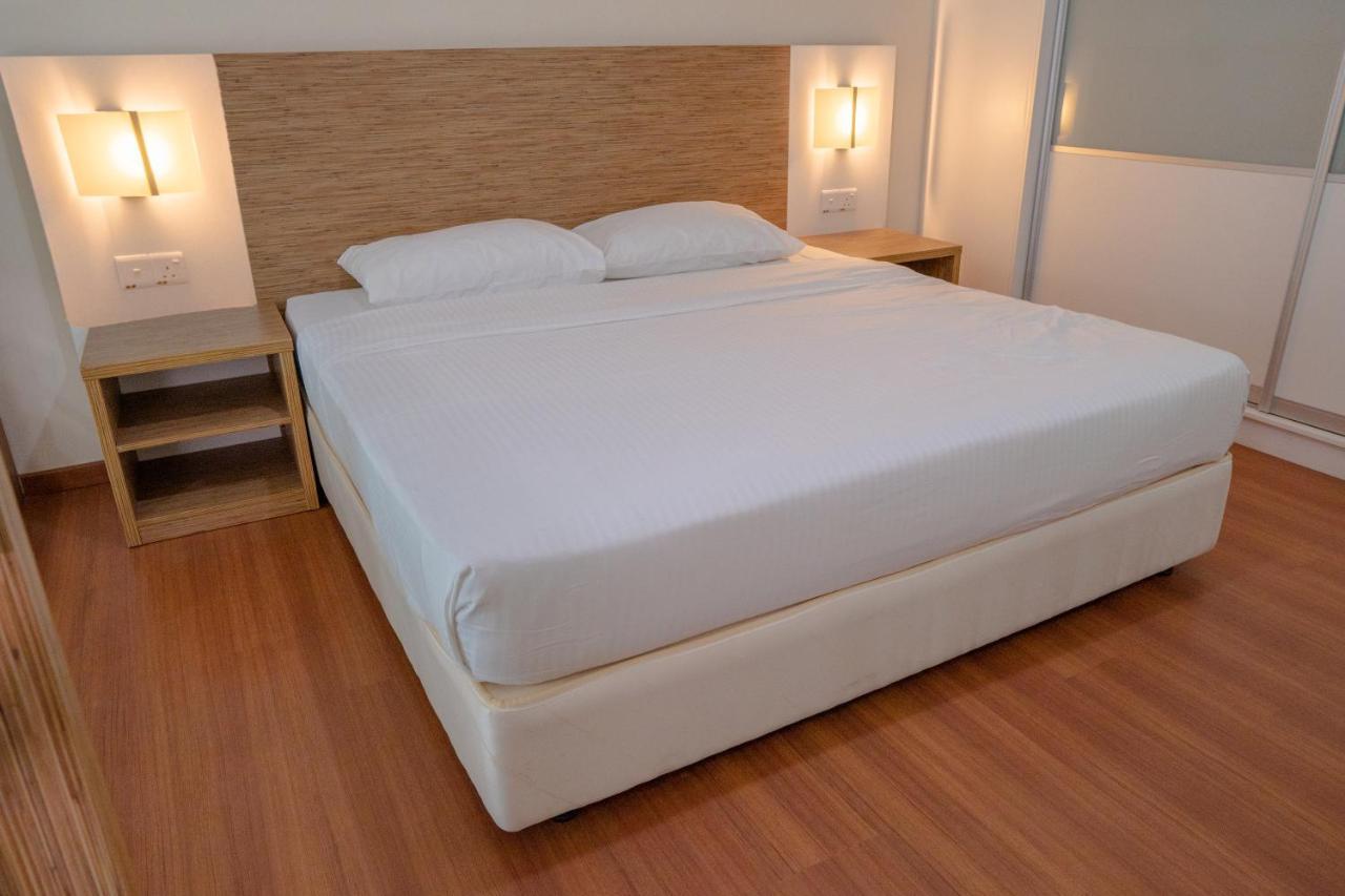 The Ceo Executive Suites Баян Лепас Екстериор снимка