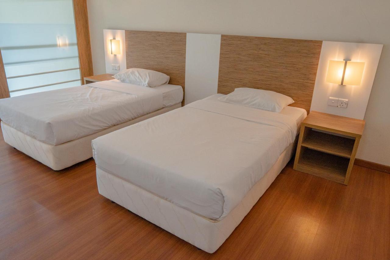 The Ceo Executive Suites Баян Лепас Екстериор снимка