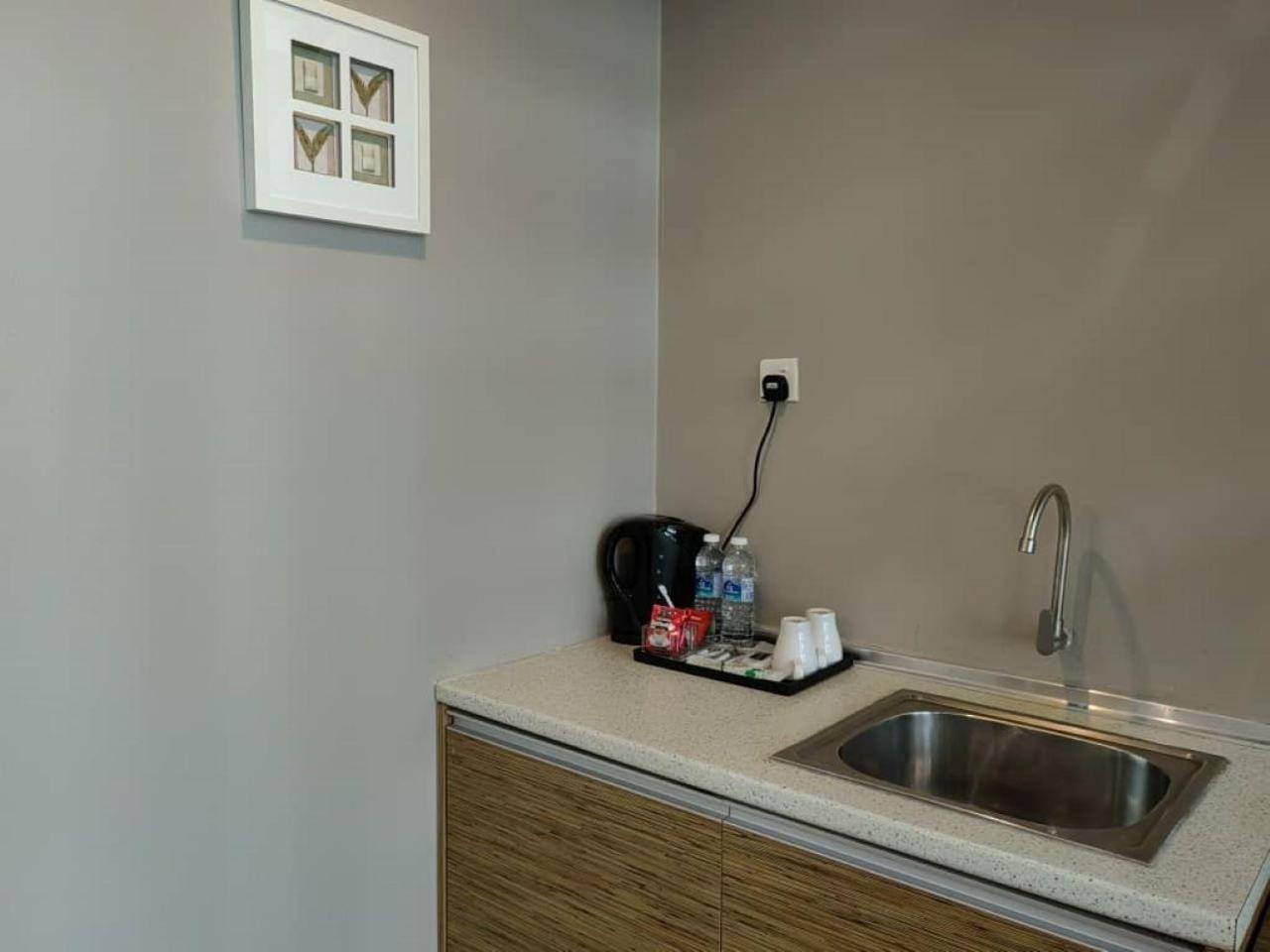 The Ceo Executive Suites Баян Лепас Екстериор снимка