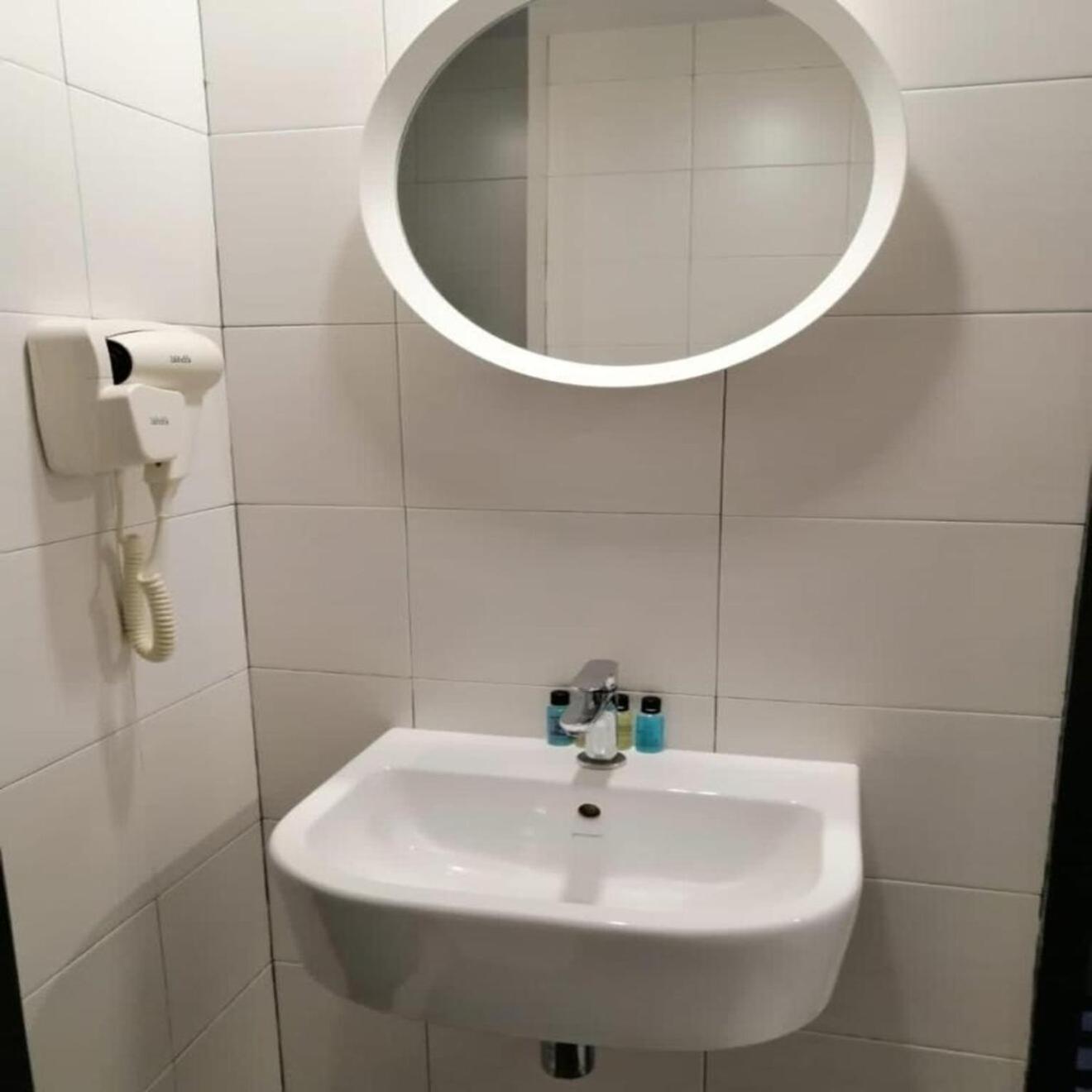 The Ceo Executive Suites Баян Лепас Стая снимка